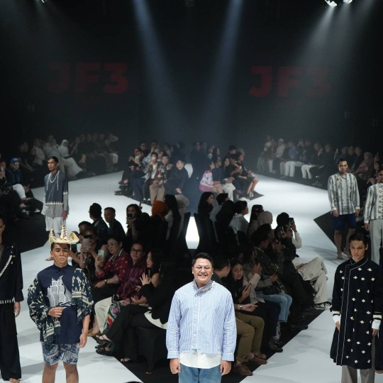 YASA Hadirkan NIHI Voyage, Interpretasi Wastra Nusantara untuk Busana Pria Modern di BRI JF3 Fashion Festival